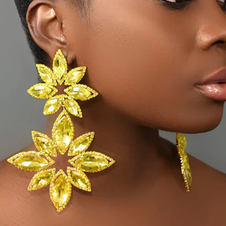 Fashion Flower Shaped Rhinestone Shiny Earrings