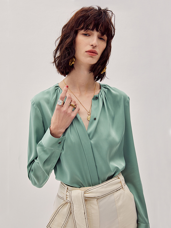 Blouse en soie classique vert col rond 1