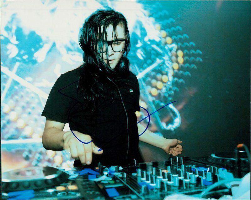 Skrillex authentic signed EDM DJ 8x10 Photo Poster painting W/Cert Autographed EDC Dub step A3