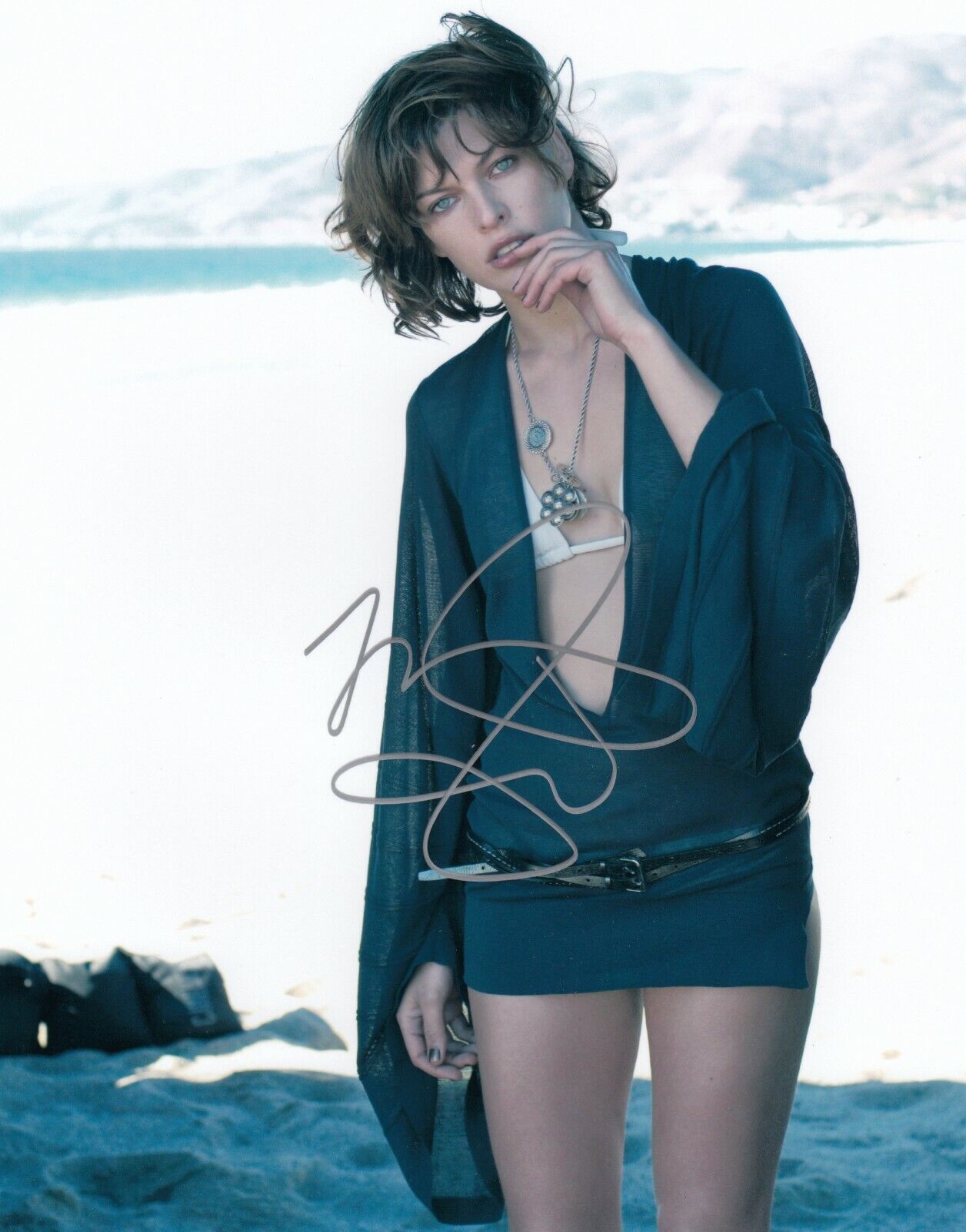 Milla Jovovich Signed Auto 8 x 10 Photo Poster paintinggraph