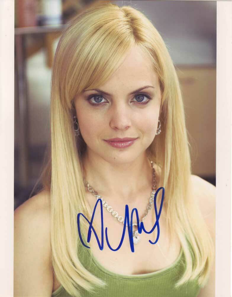 Mena Suvari In-person AUTHENTIC Autographed Photo Poster painting SHA #66890