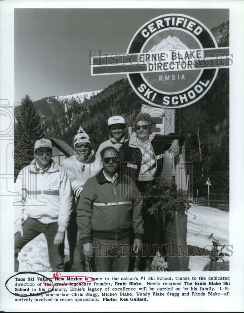 Press Photo Poster painting Ernie Blake and family at The Ernie Blake Ski School, New Mexico