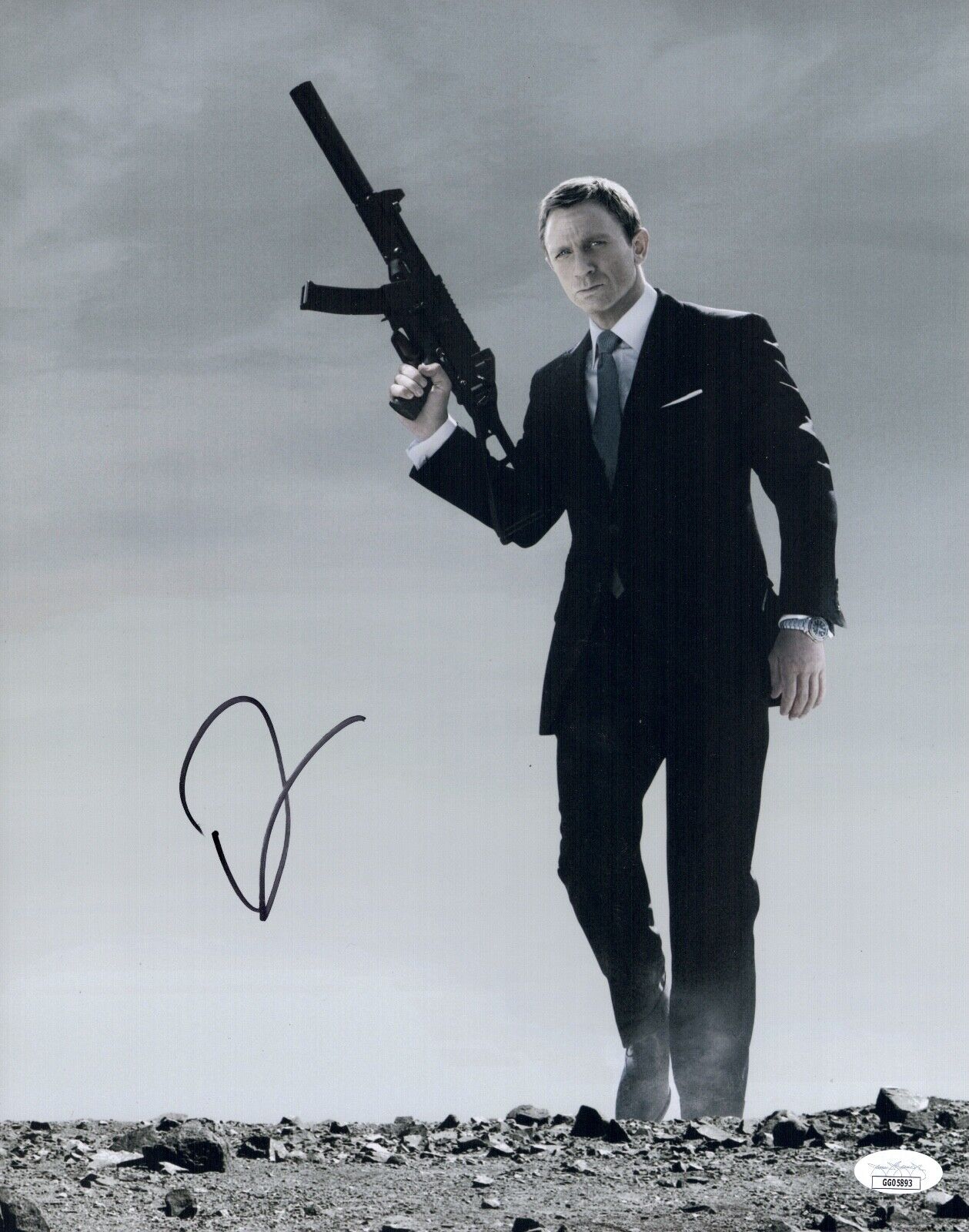 DANIEL CRAIG Signed 11X14 Photo Poster painting JAMES BOND In Person Autograph JSA COA