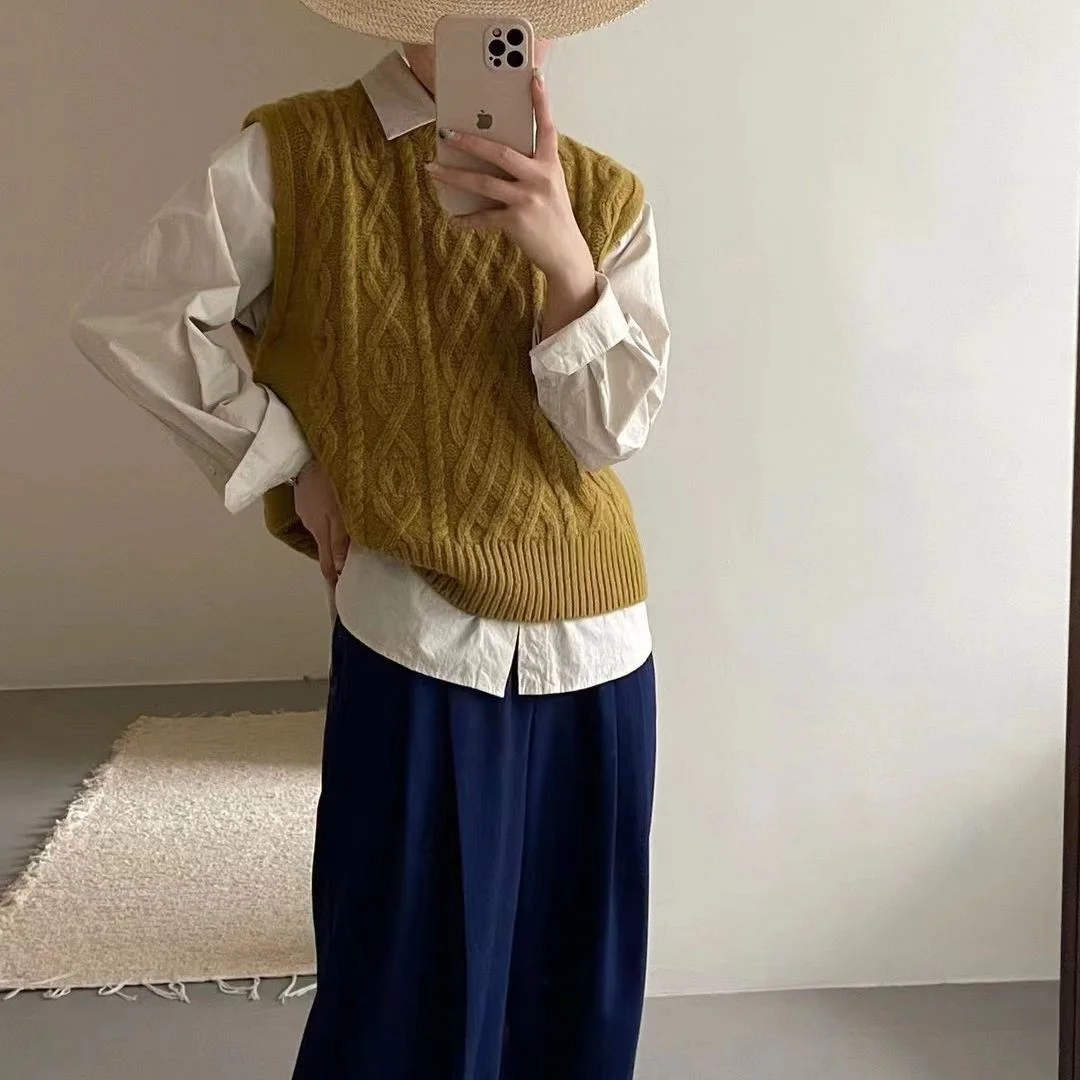 Brownm Brownm Ancient Ways Twist Design Sense Knitting Vest Female Spring And Autumn New Korean Department Fold Wear Round Collar Sleeveless Vest Outside The Jacket