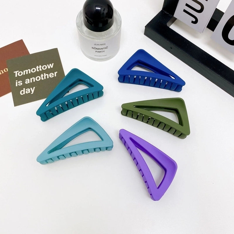 Women’s Minimalist Triangle Plastic Hair Claws