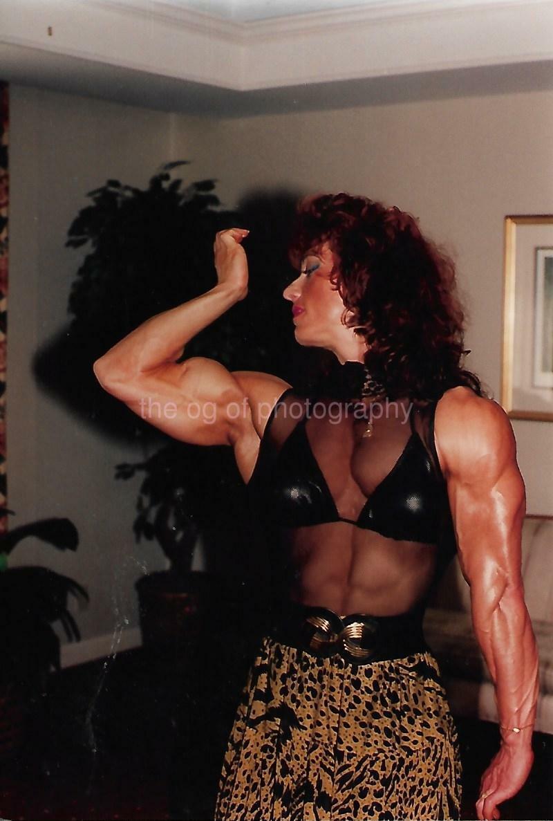 FEMALE BODYBUILDER 80's 90's FOUND Photo Poster painting Color MUSCLE GIRL Original EN 112 29 S