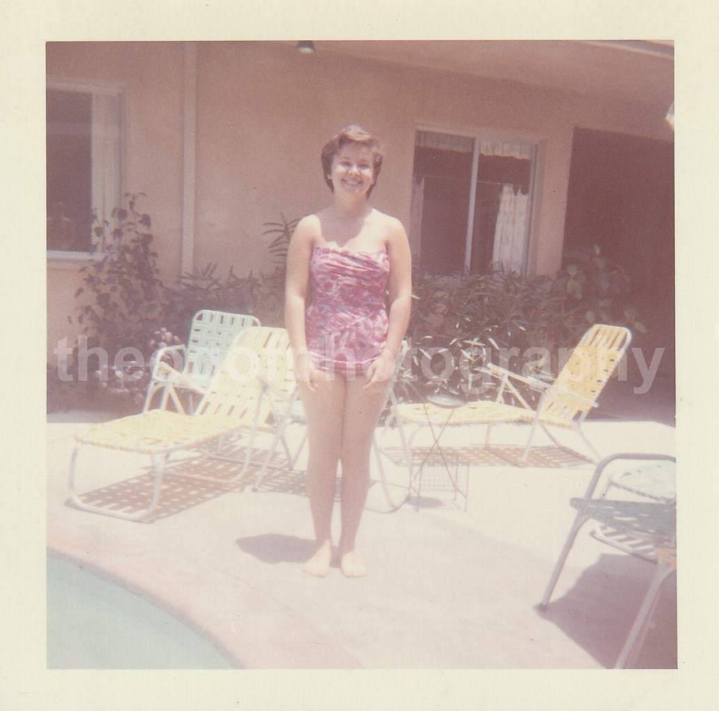 SWIMSUIT GIRL Woman FOUND Photo Poster paintingGRAPH ColorOriginal VINTAGE 07 35