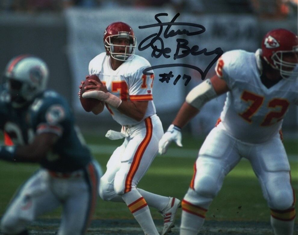 STEVE DEBERG signed autographed NFL KANSAS CITY CHIEFS Photo Poster painting