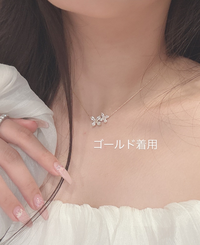 蝶のネックレス