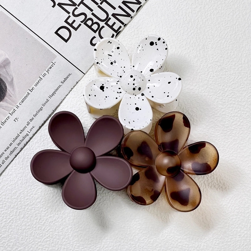 Sweet Minimalist Women’s Flower Plastic Hair Claws