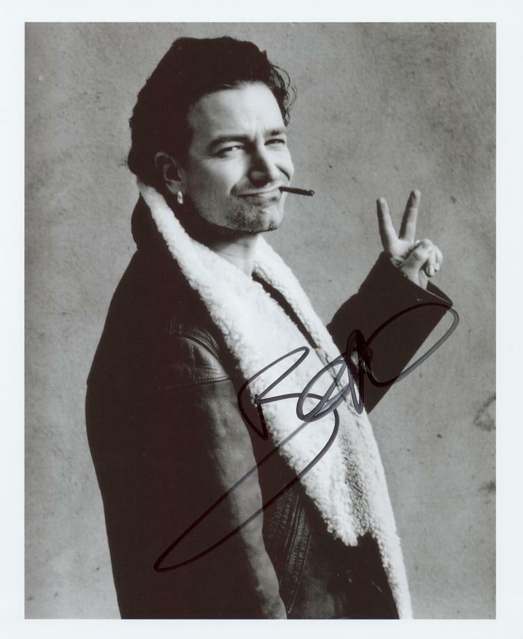 BONO / U2 Signed 'V' Photo Poster paintinggraph - Rock Singer / Vocalist - preprint