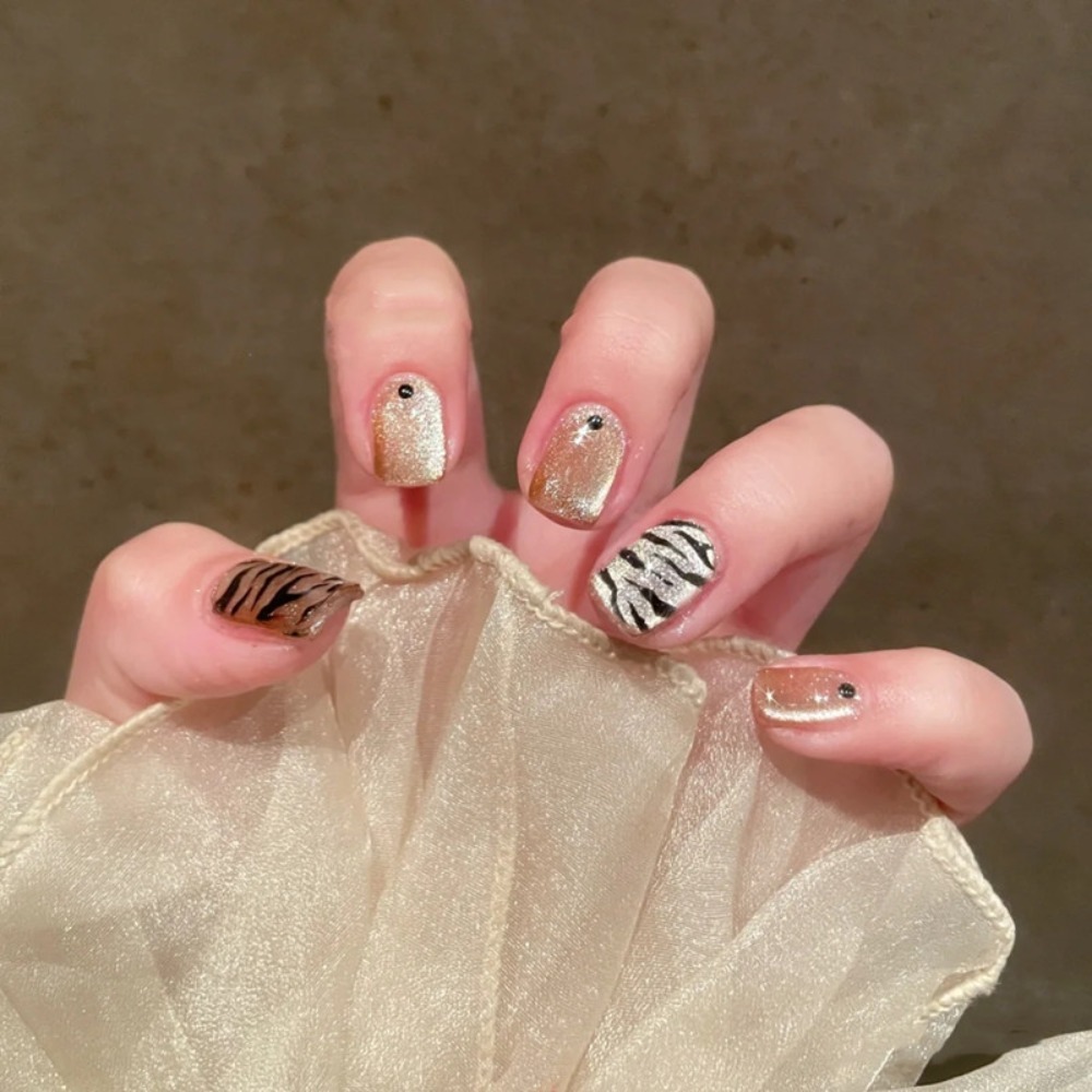 Creditnoom Cat's Eye French Fake Nails Fashion Valentine's Day Square Shape Press on Nails Full Cover Wearable Manicure False Nail Women