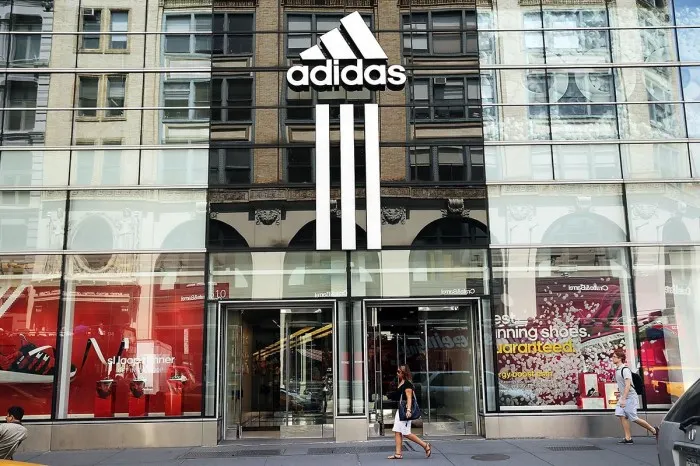 关闭线下门店,阿迪达斯加速数字化转型