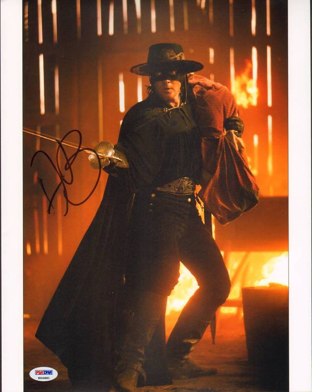 Antonio Banderas Signed The Mask of Zorro 11x14 Photo Poster painting PSA/DNA COA Auto'd Picture