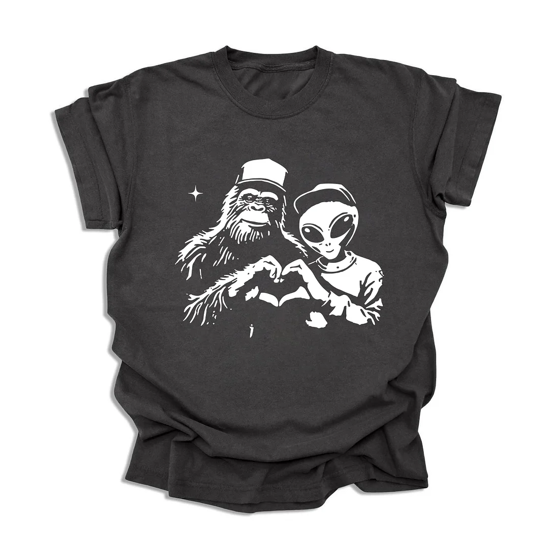 Bigfoot Alien Cryptozoology Paranormal Gift T-shirt