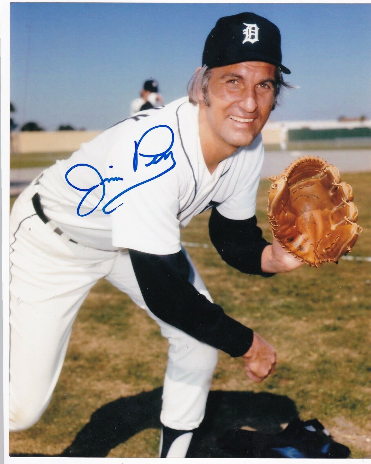 JIM PERRY DETROIT TIGERS ACTION SIGNED 8x10