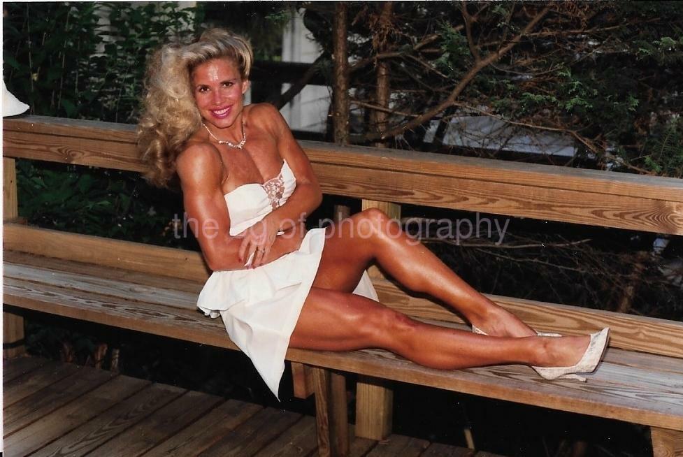 MUSCLE GIRL 80's 90's FOUND Photo Poster painting Color VERY PRETTY WOMAN Original EN 18 4 X