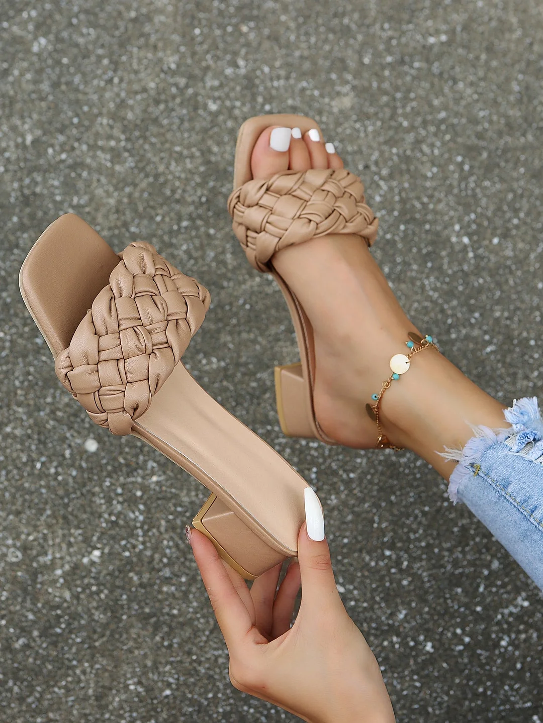 Relaxed and comfortable orthopedic Slides