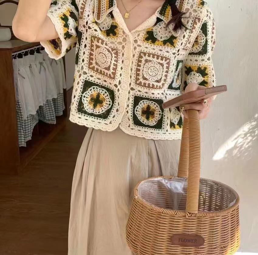 Creditnoom Vintage Hollowed Top – Spring Summer Short Sleeves Turn Down Neck Women’s T-shirt
