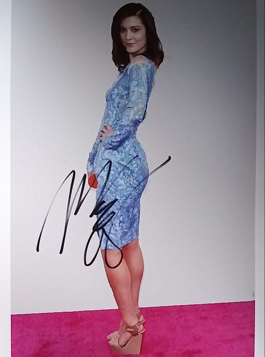 Mary Elizabeth Winstead signed 8x10