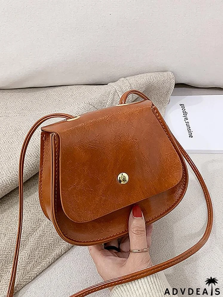 Minimalist Flap Saddle Bag