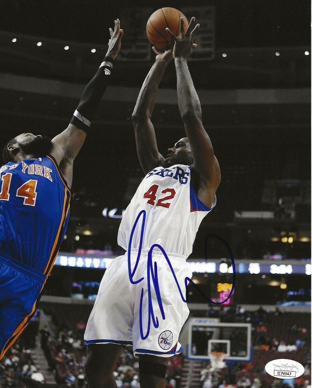 Elton Brand signed Philadelphia 76ers 8x10 Photo Poster painting autographed JSA