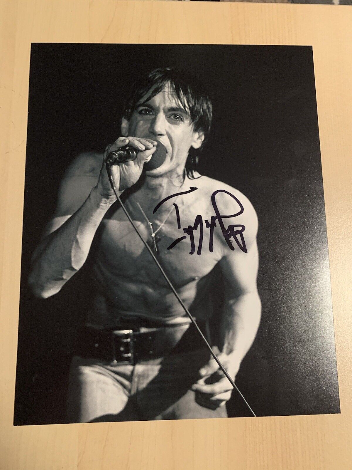 IGGY POP HAND SIGNED 8x10 Photo Poster painting AUTOGRAPHED VERY RARE LEGENDARY SINGER COA