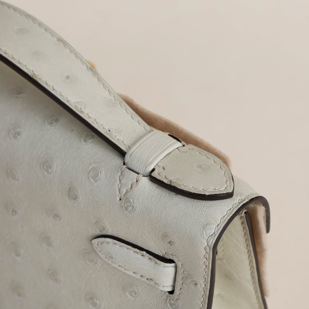Kelly pochette Ostrich 3C Parchemin GHW