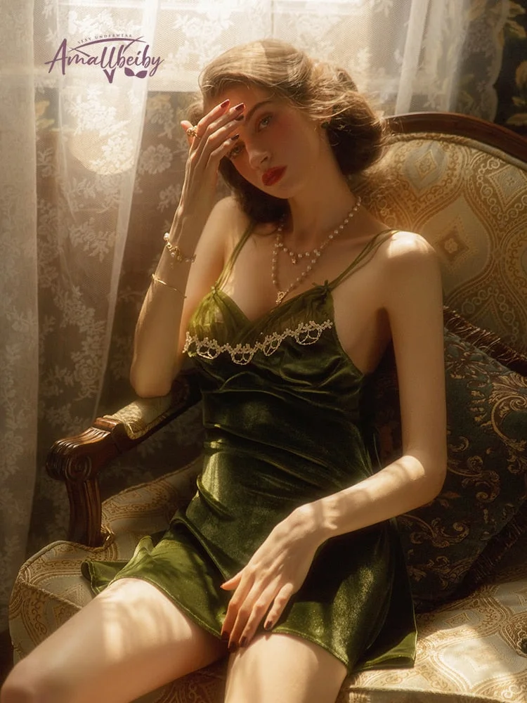 French Sexy Velvet Pajamas for Women V-neck Hollow Lace Sleepwear Pajama Set Winter Warm Sling Nightdress Female Nightwear