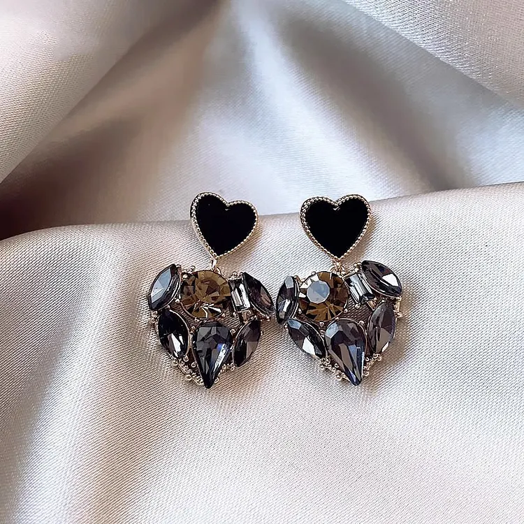 Black light luxury rhinestone heart earrings