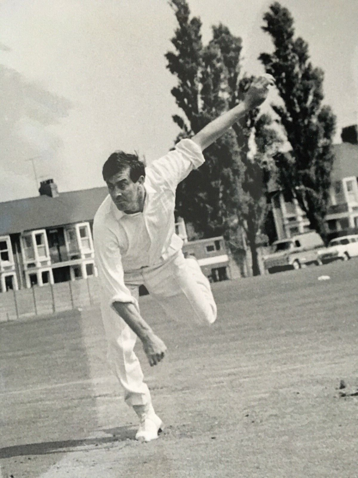 FRED TRUEMAN - ENGLAND CRICKET LEGEND - EXCELLENT UNSIGNED Photo Poster paintingGRAPH