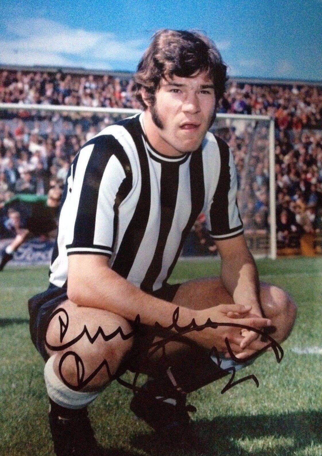 MALCOLM MACDONALD - FORMER NEWCASTLE FOOTBALLER - SIGNED COLOUR Photo Poster paintingGRAPH