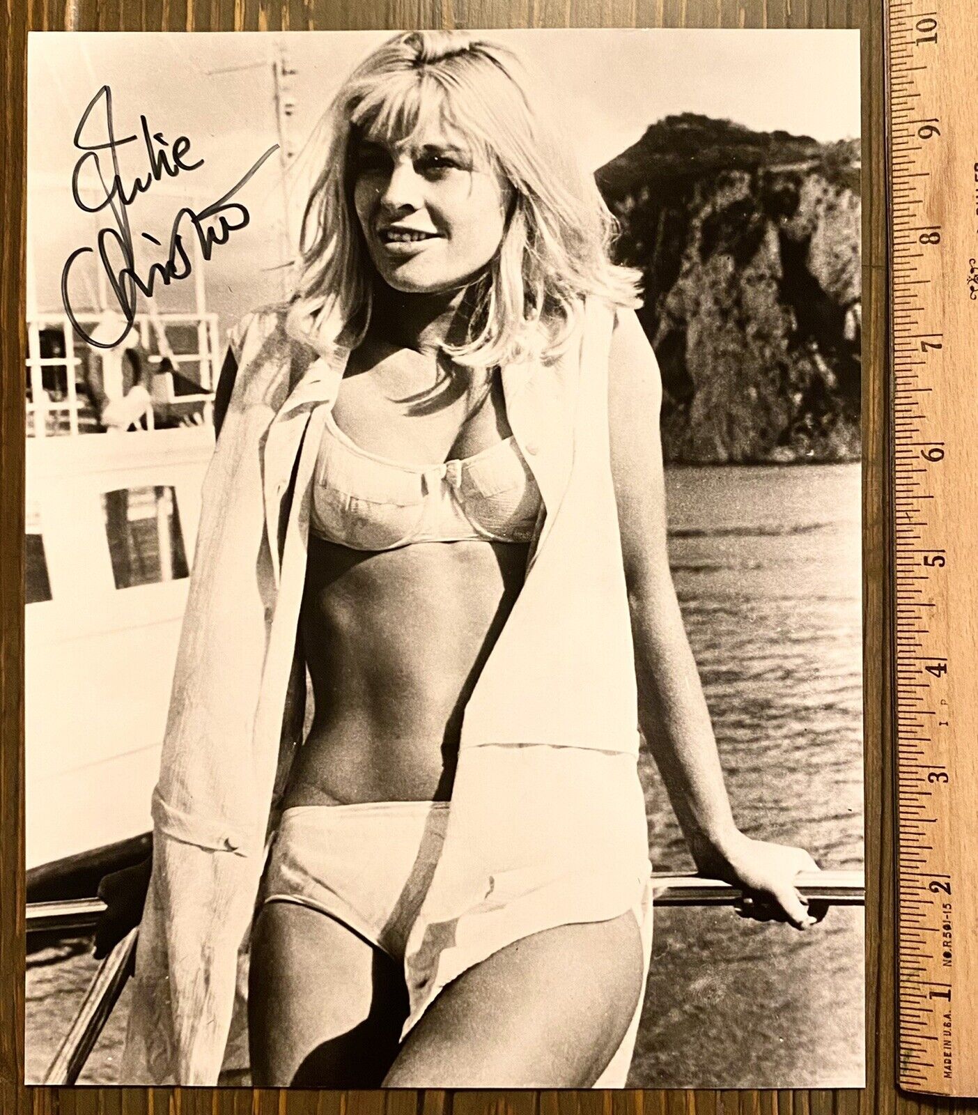 Julie Christie Signed 8x10 Bikini Boat Photo Poster paintinggraph Autographed Todd Mueller COA