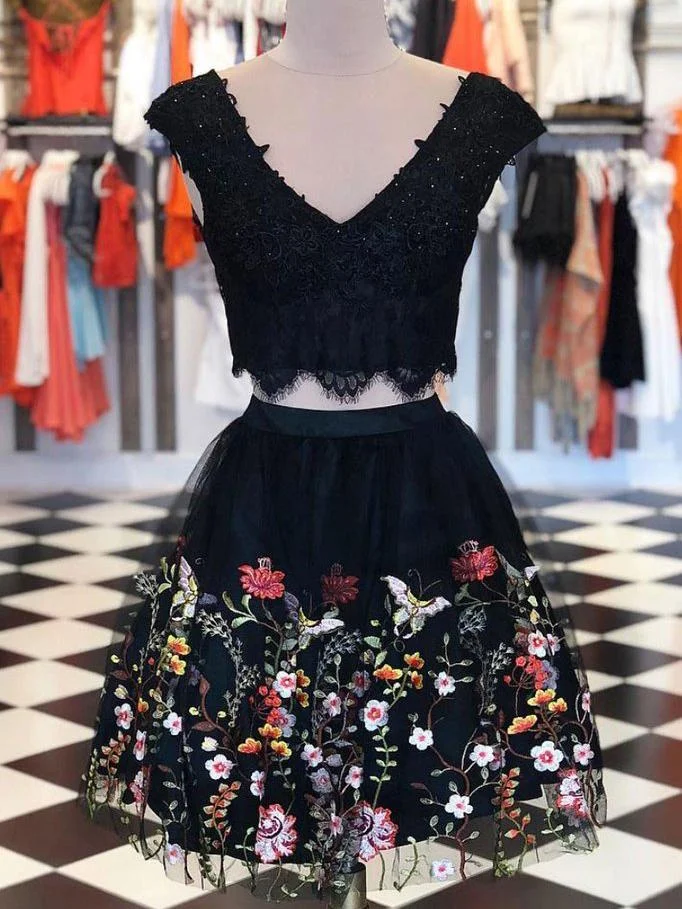 Two Pieces V neck Lace Prom Dresses Short Black Homecoming Dress With Floral