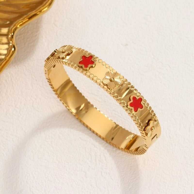 Elegant Luxurious Classic Style Flower Titanium Steel 18K Gold Plated Bangle In Bulk