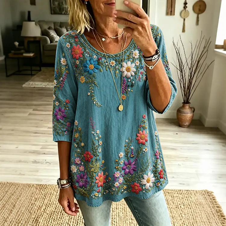 Women's Vintage Floral Embroidery Art Crew Neck Casual T-shirt