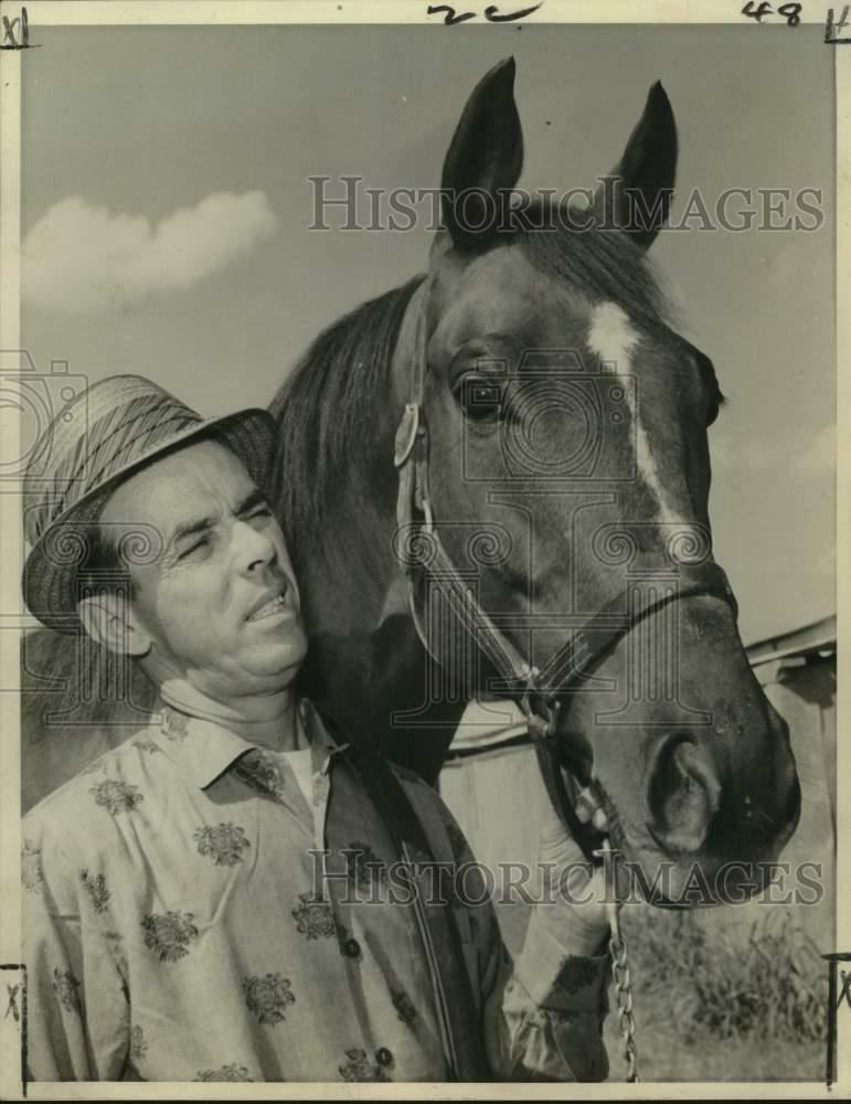 Press Photo Poster painting A. Barrera holds reigns to race horse Bishop's Light at Fair Grounds