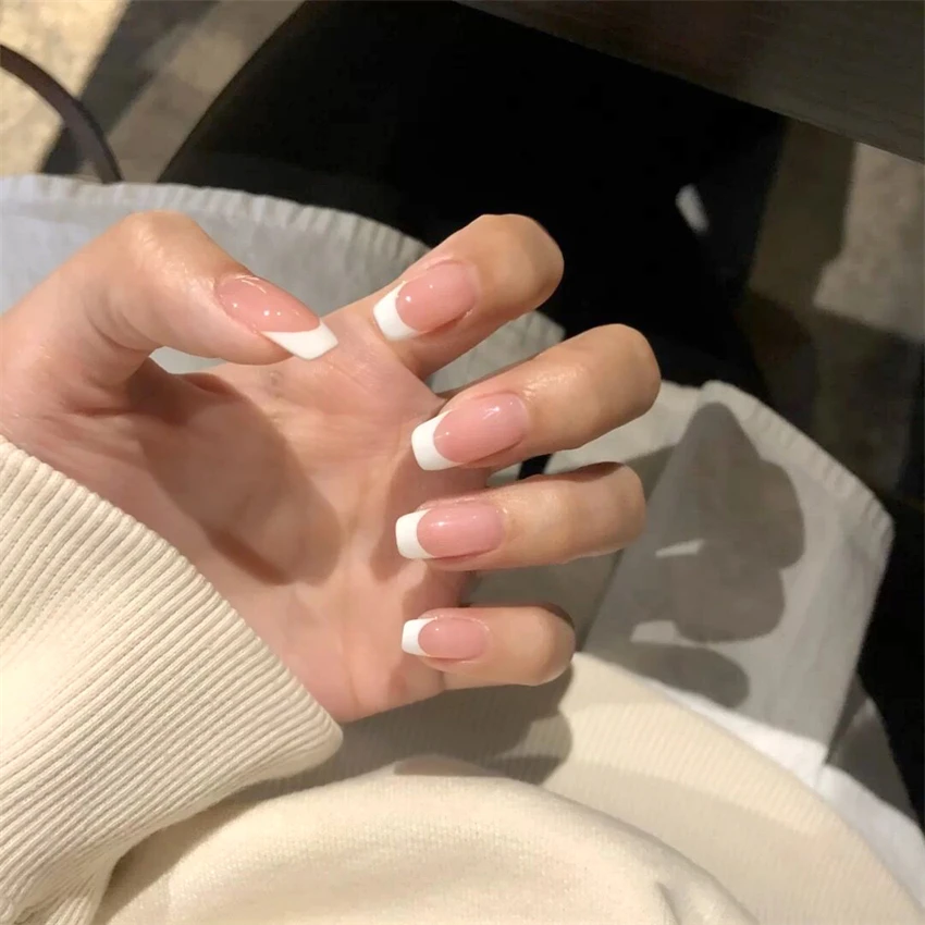 Qinice 24Pcs/Set Milkshake Diamond Lattice Wearing False Nails Tips Fall Winter Adhesive Fake Nails Removable French Press on Nail Art