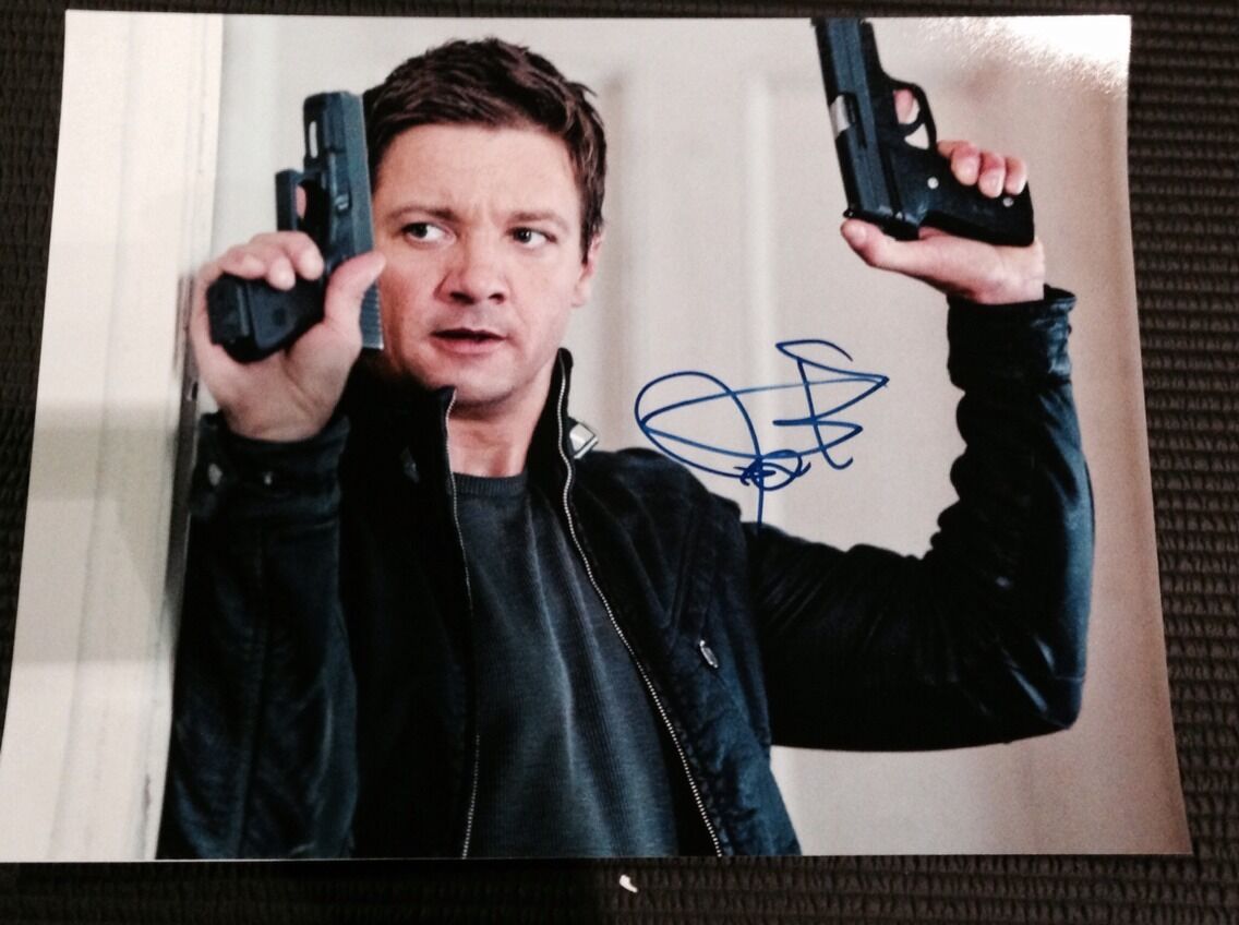 JEREMY RENNER SIGNED AUTOGRAPH BOURNE LEGACY