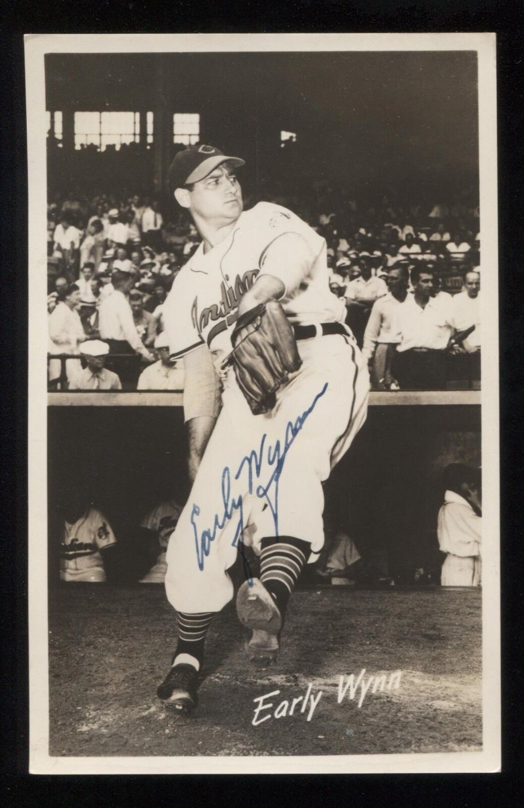 Early Wynn Vintage Signed Photo Poster painting Post Card Autographed in 1951 Baseball