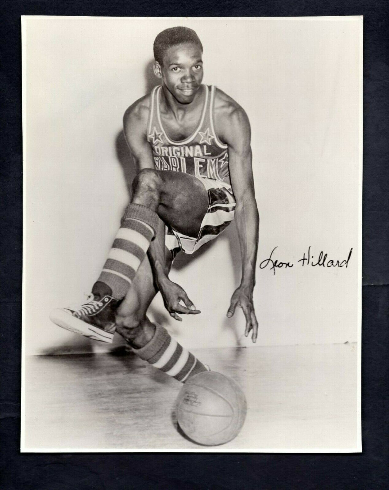 Leon Hillard circa 1950's Harlem Globetrotters Press Original Photo Poster painting