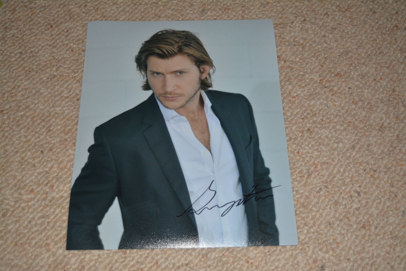 GREYSTON HOLT signed autograph In Person 8x10 (20x25cm) BITTEN