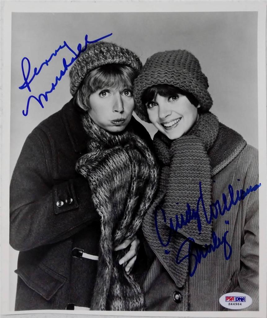 Penny Marshall Cindy Williams Signed Laverne & Shirley 8x10 Photo Poster painting PSA S44964