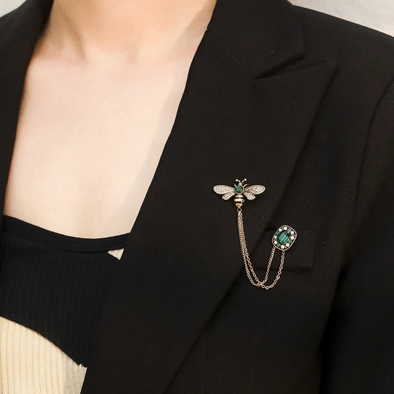 Bee Tassel Brooch Vintage Distinctive Chain Emerald Gem Corsage Collar Pin Suit Jacket Pin Accessories