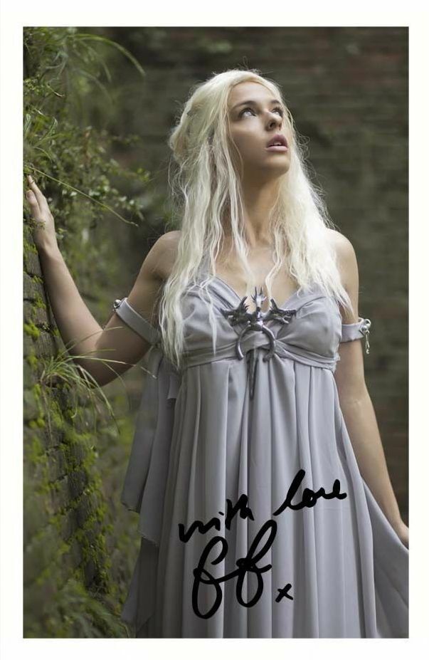 EMILIA CLARKE - GAME OF THRONES AUTOGRAPH SIGNED Photo Poster painting POSTER