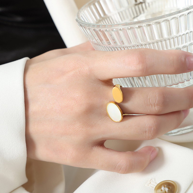 Fashionable Titanium Steel Gold-Plated White Mother-of-Pearl Ring