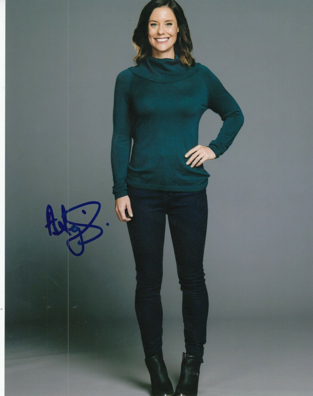 ASHLEY WILLIAMS signed (HALLMARK CHRISTMAS) Movie 8X10 *Allie Shaw* W/COA #1