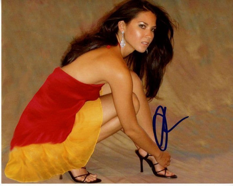 Olivia munn signed autographed sexy Photo Poster painting