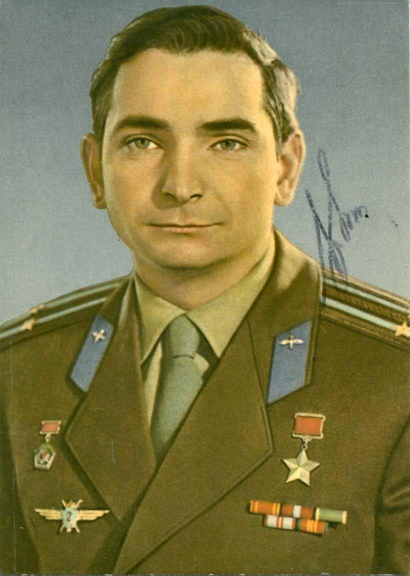 Valery Bykovsky SOVIET COSMONAUT autograph, signed vintage Photo Poster painting