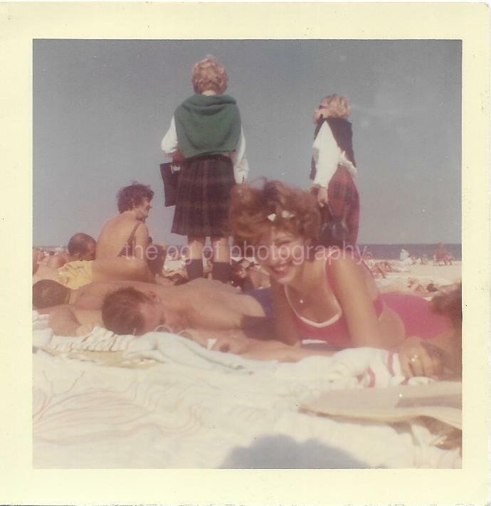 Beach Scene FOUND Photo Poster paintingGRAPH Color 50'S 60'S Original VINTAGE JD 19 38 C